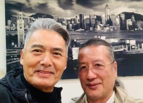 66岁赵雅芝与64岁吕良伟亲密同框，嫩似一对小情侣，与周润发似两代人