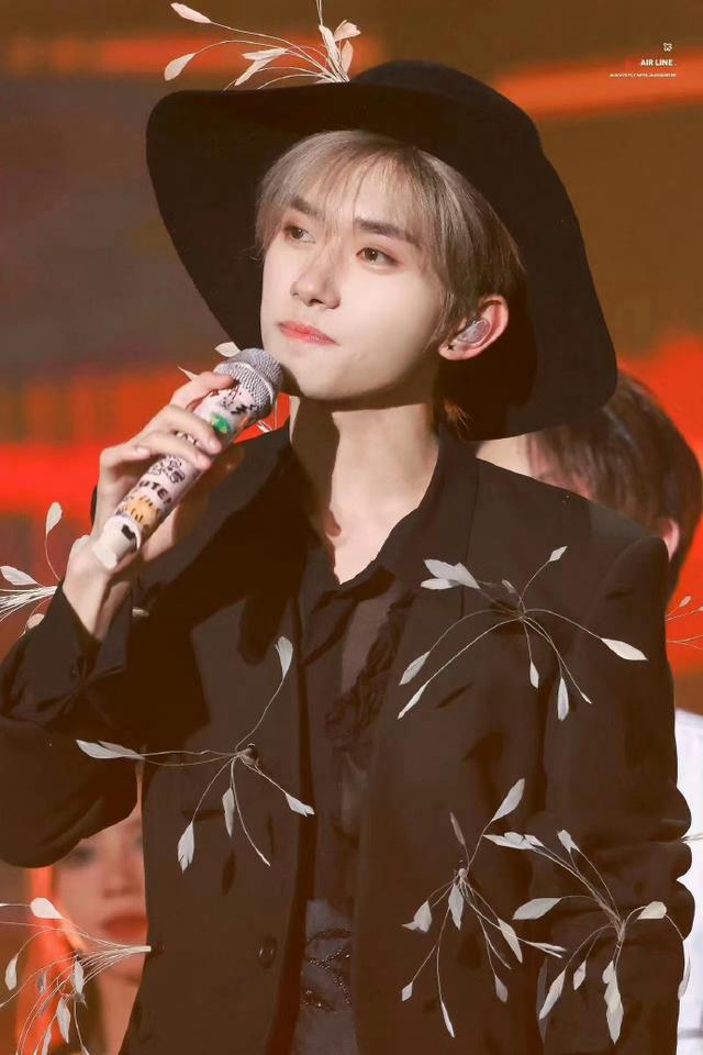 网友曝光!薛之谦演唱会现身易烊千玺!惊爆现场引发热议!