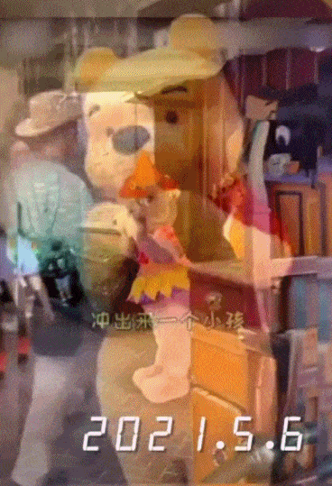 排队7小时，只为她砸钱：玲娜贝儿到底啥来头？