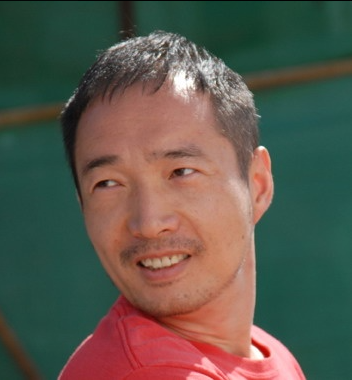 他是曾黎前男友,被韩国美女倒追,从机修工到影帝的他有何魅力?