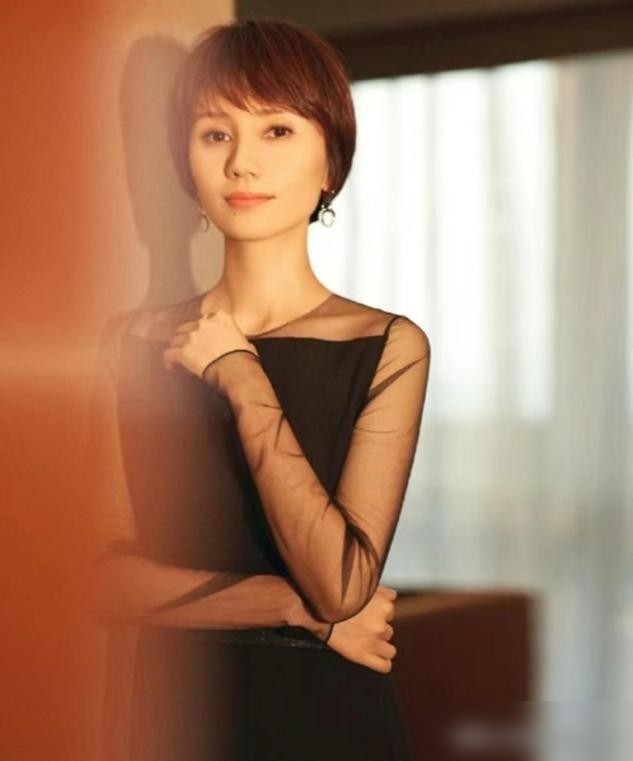 上了年纪的女人，尽量远离这3种“大妈发型”，看着显老还没气质