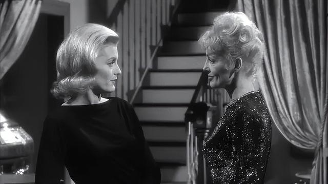 电影《裸吻》：以黑暗的氛围、紧凑的剧情以及惊悚动作场面而闻名