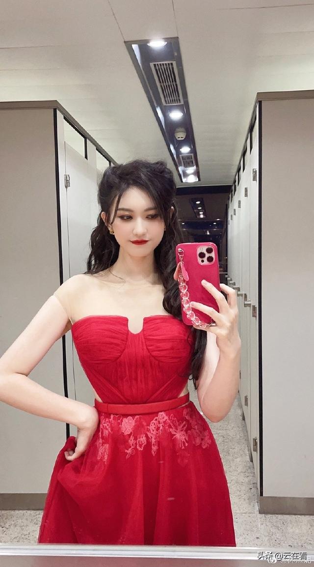 上海戏剧学院美女主持人林杰妮迷人美照欣赏，真好看