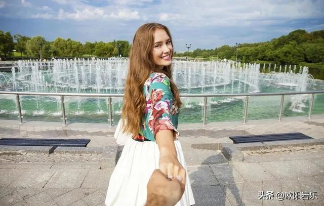 情侣照牵手的正确姿势，唯美又不失浪漫