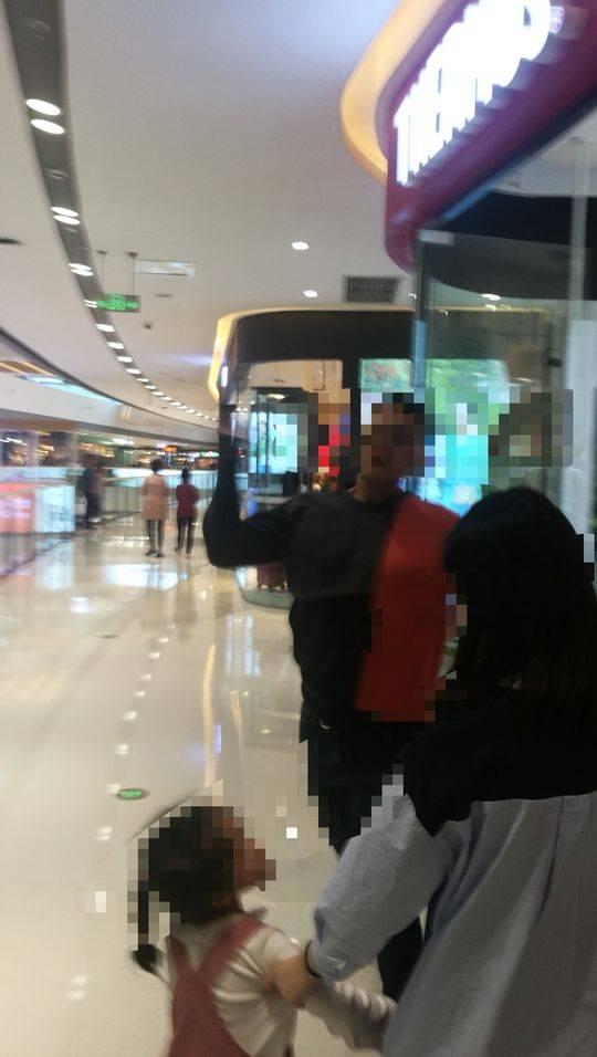 因排队发生口角一高三学生被殴打 其母哭诉：必须道歉