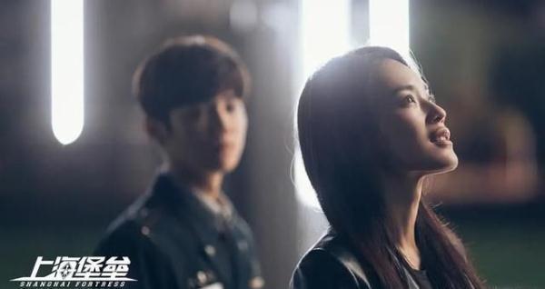 《上海堡垒》导演道歉鹿晗回应！评分低票房低，导演该不该背锅？