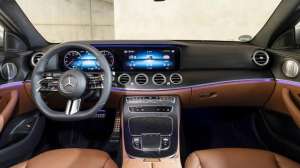 奔驰e300内饰(全新奔驰E级内饰发布3块大屏科技感爆表)