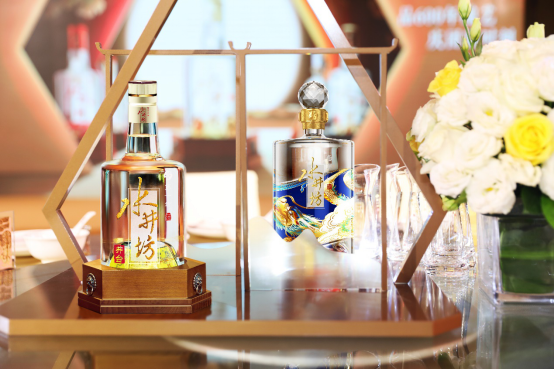 相声与白酒的关联是什么？德云社用这场表演回答你