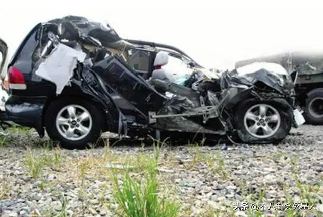 频频“发疯”的胡歌，依旧没走出17年前的那场车祸