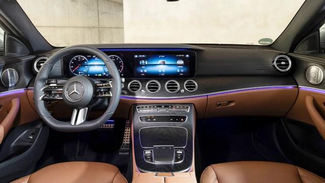 全新奔驰E级内饰发布!3块大屏科技感爆表!