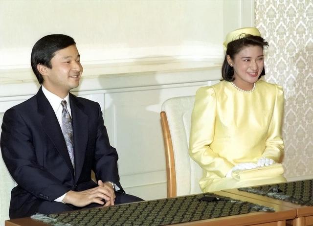 文仁亲王：身高175野心勃勃，41岁生子成皇嗣，喊话哥哥早点退位