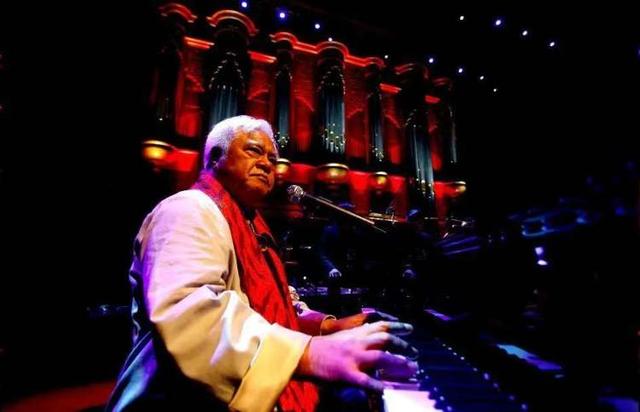 我最爱的歌手，今年73岁