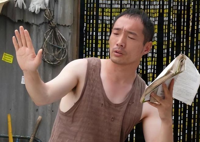 他是曾黎前男友,被韩国美女倒追,从机修工到影帝的他有何魅力?