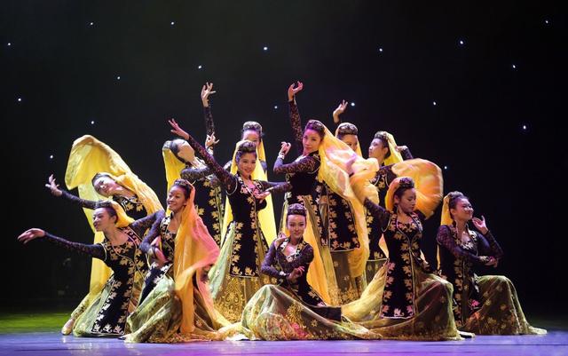 站上女团选秀舞台的李丞汐:北大元培学院毕业,辞掉高薪工作追梦