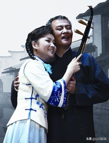 她是军旅歌唱家，身材丰满被称“中年杀手”，今转身成北电教授！