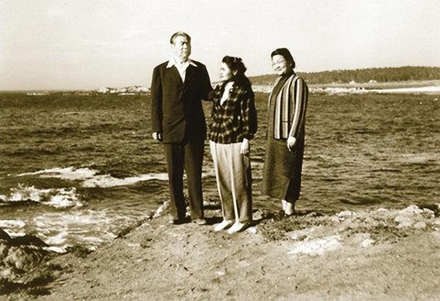 冯理达:爱国将领冯玉祥的后代,一生捐款300万,去世仅剩85元钱