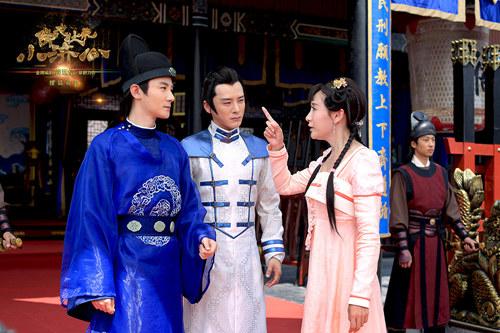 张倬闻诠释明朗帅气男一号 网友直呼春运最佳拍档