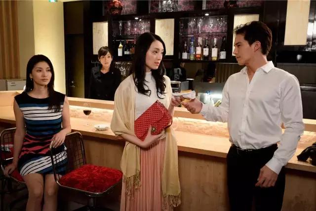 愉快的连衣裙 不愉快的果实