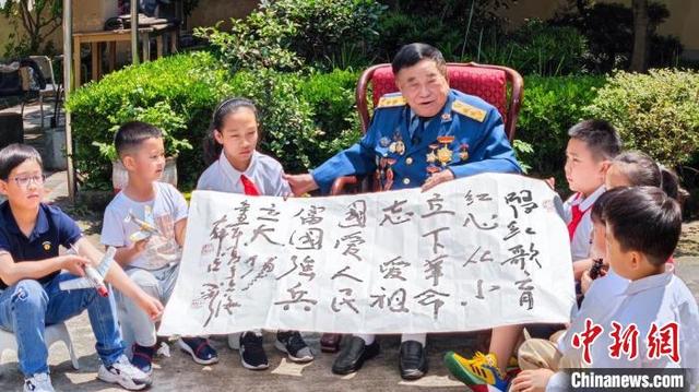 上海军地联手打造国防教育特别节目“听将军爷爷讲故事”