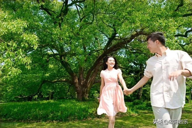 情侣照牵手的正确姿势，唯美又不失浪漫