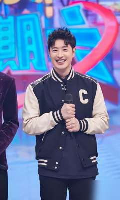 潘玮柏多大了(潘玮柏出席节目，穿棒球服阳光少年范十足，42岁毫无“大叔感”)