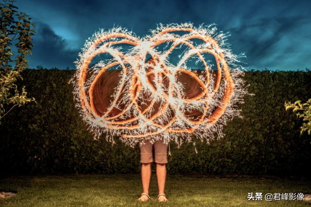 周杰伦新歌MV，除了音乐，让摄影师们沉醉的还有绚烂色彩