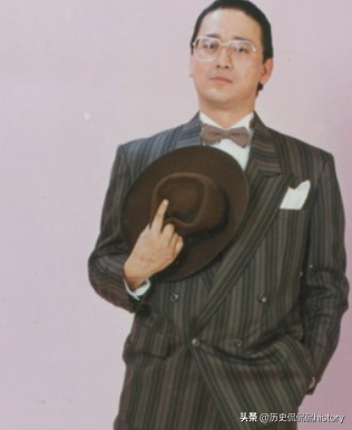 香港“三级片”教父，曹查理经典Pose依旧欠揍，女演员纷纷怀念