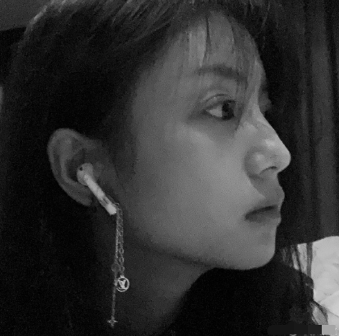 曝19岁灵超与张雅钦恋爱！两人同款被扒，女方曾用其私照当头像