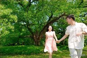 情侣牵手(情侣照牵手的正确姿势，唯美又不失浪漫)