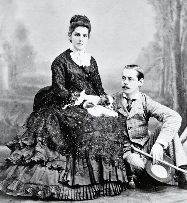 丘吉尔母亲：美国千金，英国国王情人，40岁嫁给和儿子同龄的男人