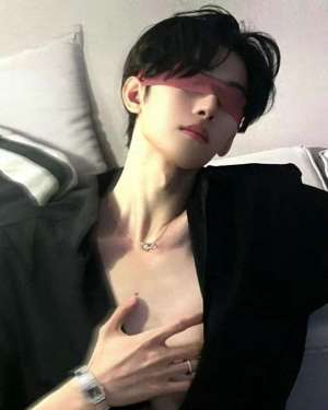 禁欲系帅哥(禁欲系帅哥：朱纱红缦遮望眼，衣带渐宽入他乡)