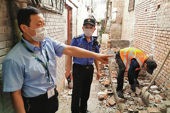 羊肉胡同的“小煤棚”拆了 居民回家的路变宽了