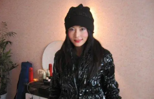 2009年李钰去世，男友汪雨为她扫墓十多年，她凭什么赢了赵薇张敏