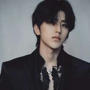 蔡徐坤电话号码(蔡徐坤专属网站：粉丝热情与创意的璀璨展现)