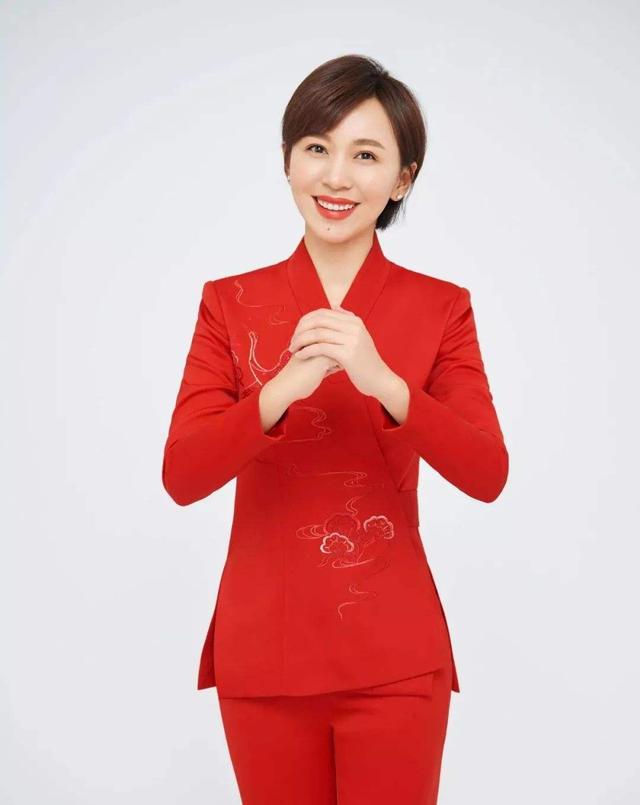 欧阳夏丹：18岁父亲去世，20岁母亲患癌，43岁未婚，无儿无女