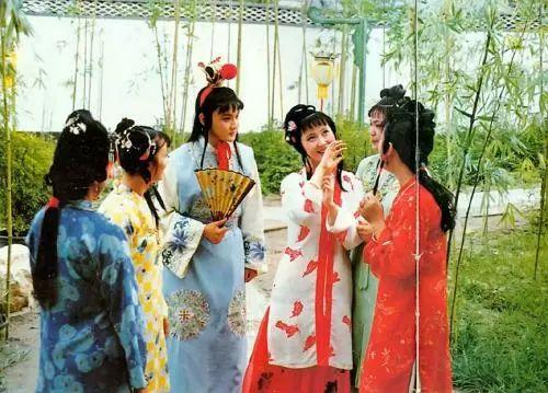 87版《红楼梦》导演“犯了个大错误”，近几年他才发现……