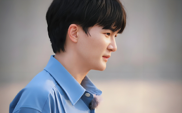 身高1.61米背1.8米干尸，被人骂伪娘，却唱到联合国，周深凭什么