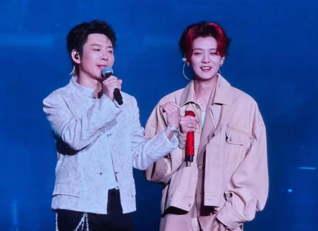 曝宝石老舅因打架被刑拘!经纪人拒绝回应,2天前曾在哈尔滨演出