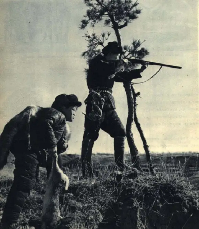 打虎英雄陈耆芳，为孙复仇打死138只老虎，周总理亲自接见