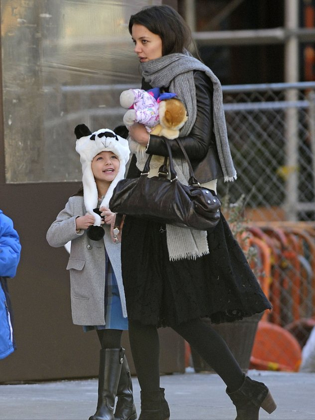 阿汤哥的女儿：18岁身高超过1.7米，长得越来越像母亲很漂亮