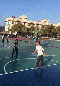 柳岩辽宁春晚小品《大腕来袭》中的护士装，演绎别样美丽