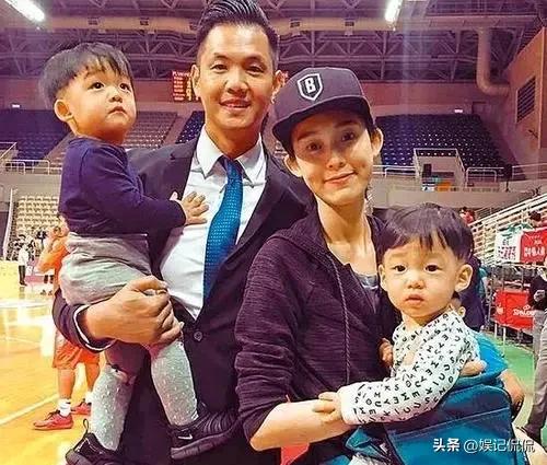 陈建州带全家美国度假！9岁儿子身高优越，48岁范玮琪瘦成纸片人