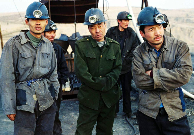 他是曾黎前男友,被韩国美女倒追,从机修工到影帝的他有何魅力?