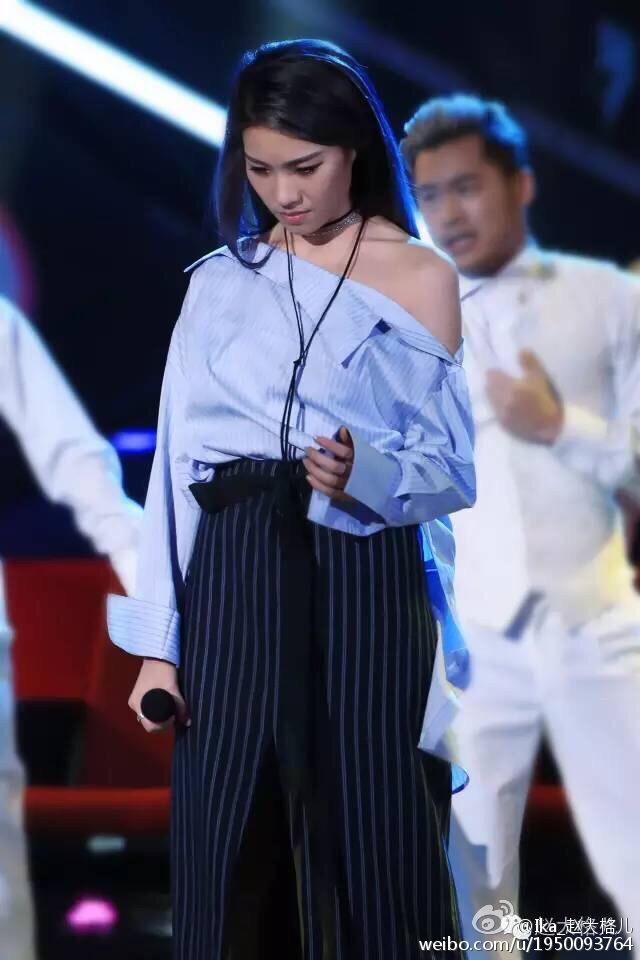 赵大格,一个嘴巴超级大又有欧美嗓音的她,穿衣搭配起来真是漂亮