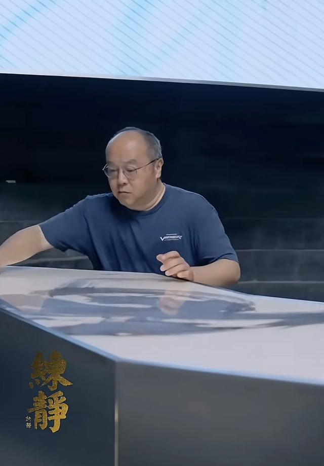 窦唯现状曝光：隐居阿那亚，秃顶头发花白索性剃光头，偶尔会演出