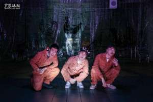 罗慕路斯(《罗慕路斯》首演：笑声中有严肃，荒诞中见哲思)