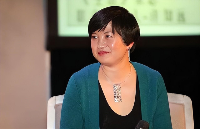 帮美媒造谣诋毁中国，如今在中外都成跳梁小丑，袁莉后悔了吗？