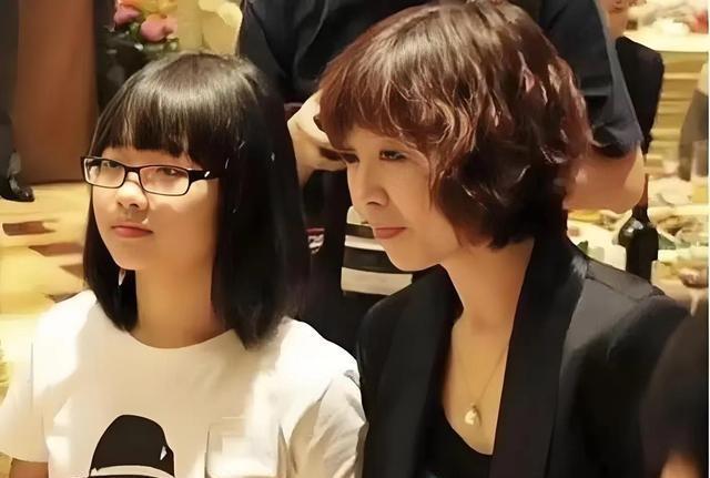 第一任妻子嫌他穷，第二任妻子给他所有爱，刀郎：没有她就没有我