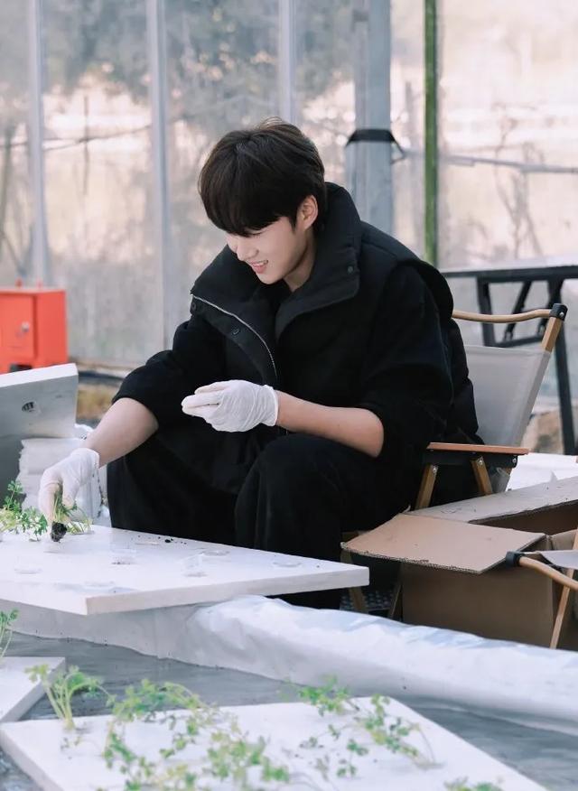 《种地吧》里的卓沅：成长在田园间的希望之光