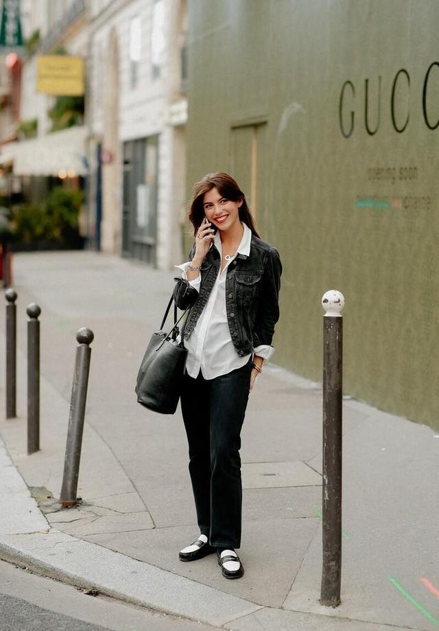 “白+黑”真是永恒的经典,多少岁都能穿,掌握穿搭技巧一定很美